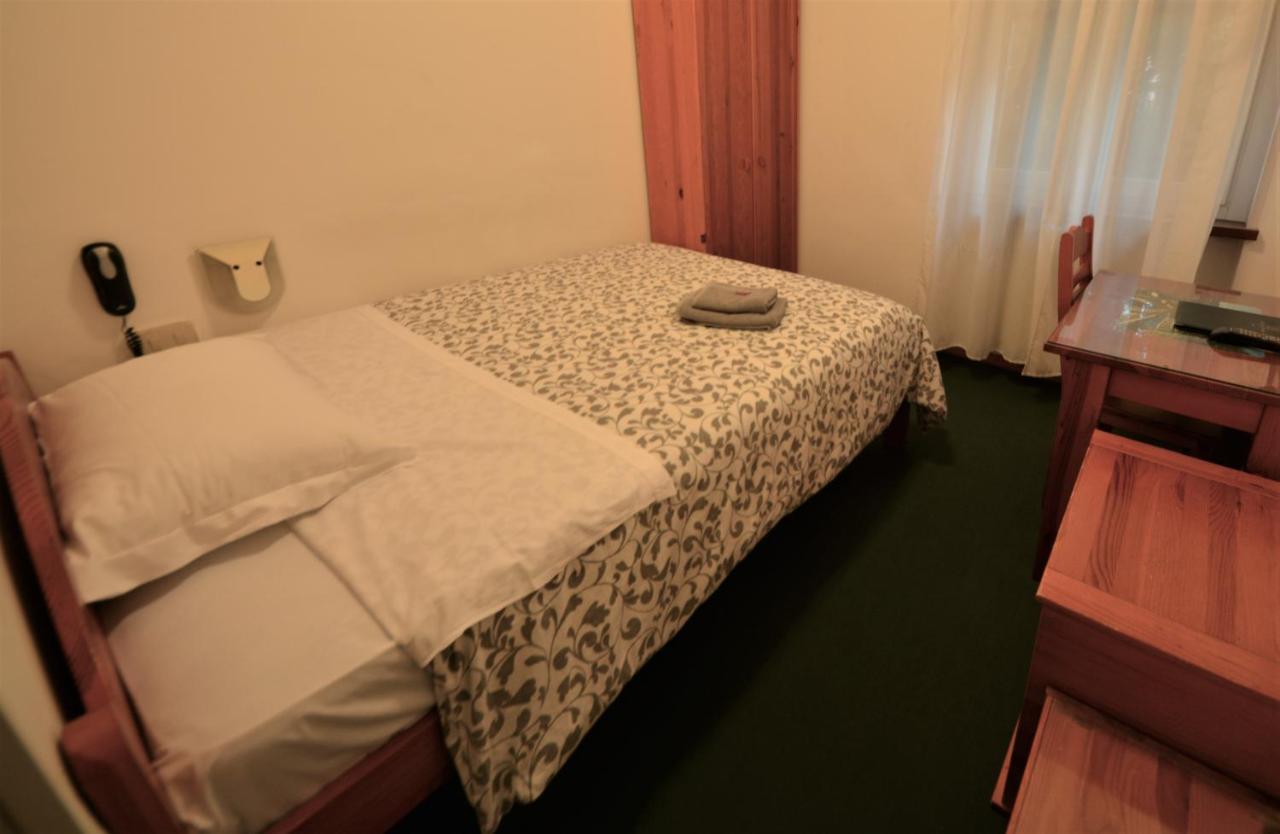 Albergo Alla Valle Di Banne Триест Екстериор снимка
